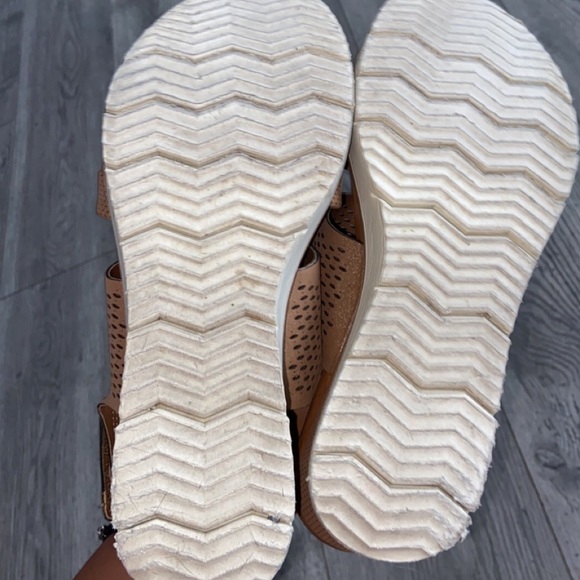 Shoes - Picture 7 of 8